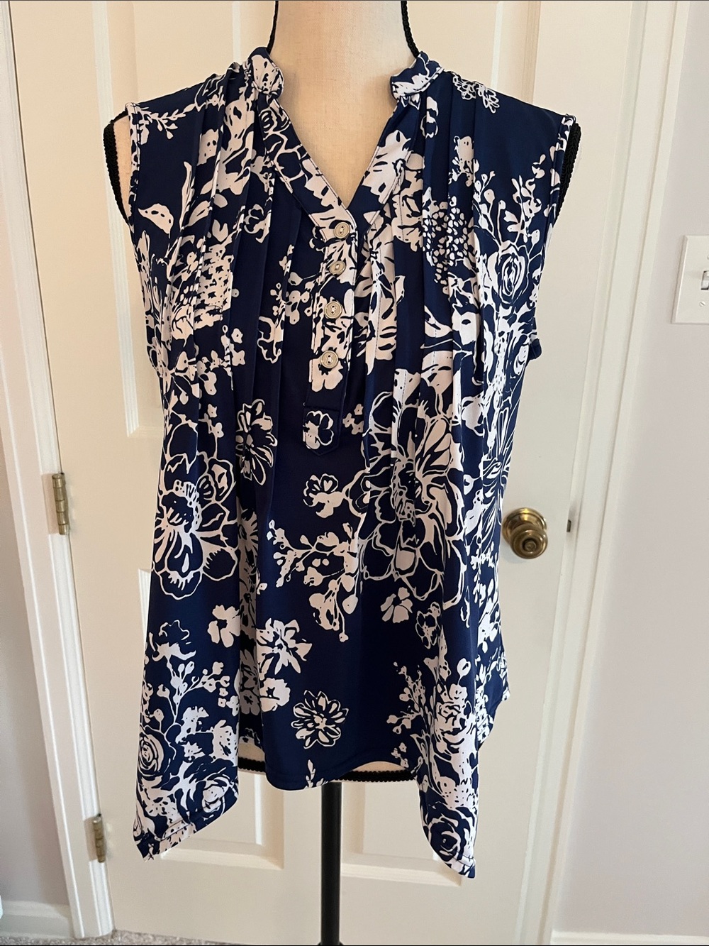 Southern Lady Sleeveless Navy Blue Floral Blouse - Size Petite Medium